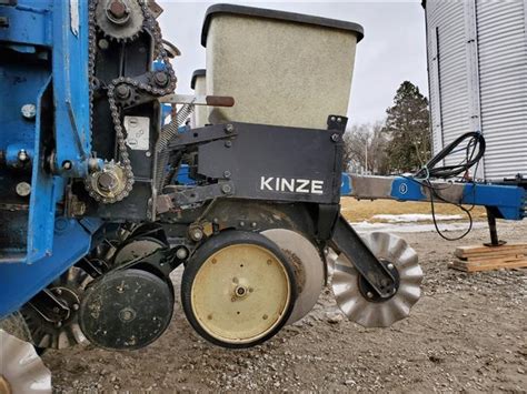 Kinze 2000 6/11 Split Row Planter BigIron Auctions