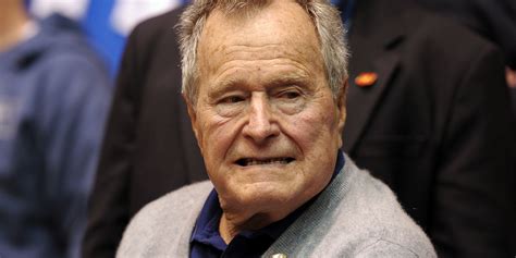 George W Bush Fue Hospitalizado Tras Sufrir Una Ca Da Lapatilla