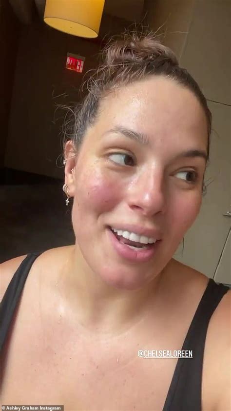 Pregnant Ashley Graham Goes Completely NUDE As She Puts Her Baby Bump On Display Daily Mail Online