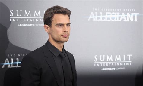 Theo James And Emilia Fox Set For Raunchy London Play Sex With Strangers Daily Express Scoopnest