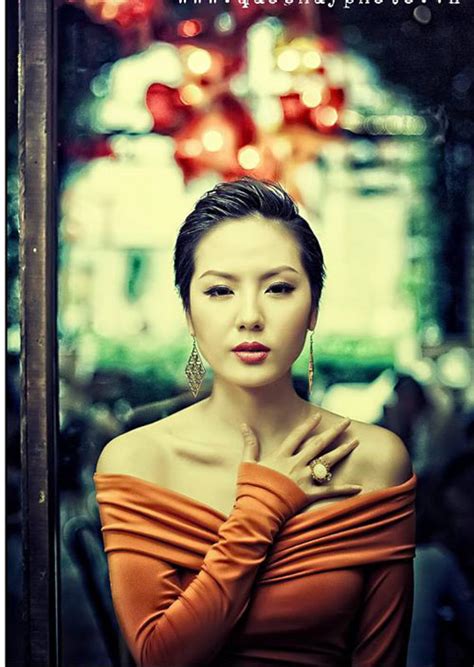 Phương Linh lần đầu khoe ảnh nude táo bạo