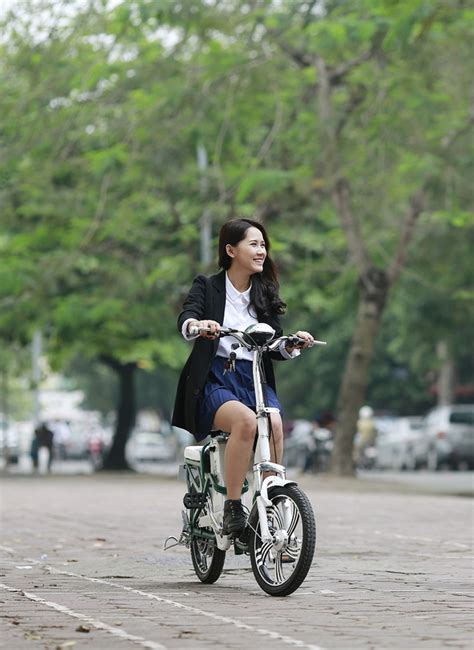 Ngắm vẻ rạng rỡ của hot girl Việt khi mặc đồng phục