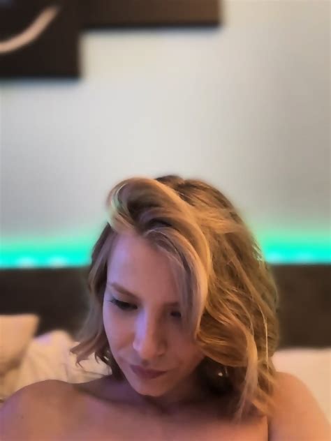 Sexy Blonde Annie 2024 05 07 161101