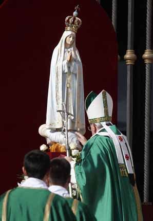 Papa Francesco La Preghiera Di Affidamento Alla Madonna Di Fatima Oggi