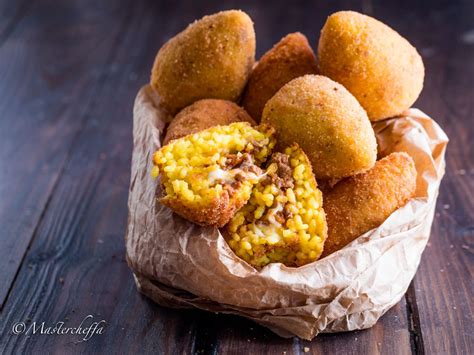 Sicilian arancine with meat sauce Arancine siciliane al ragù