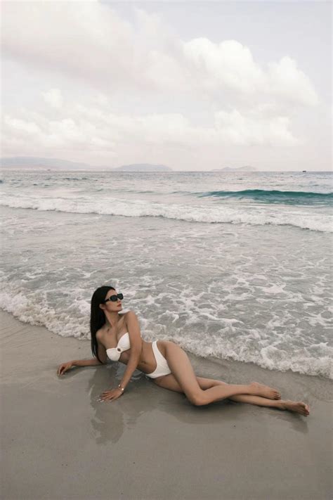 Tips tạo dáng với bikini đi biển ĐẸP đúng chuẩn HOT TREND cho nàng