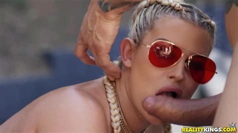 Big Blonde Bitch Gets A Big Cock Deep Inside Her Cunt Pumping Her Harder And Harder XXX Porn