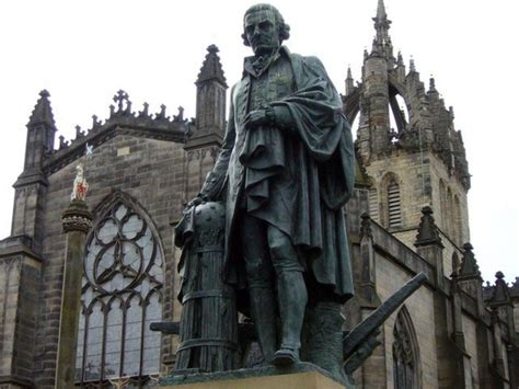 Nascido Na Escocia Adam Smith Tornou Se Professor Da Universidade