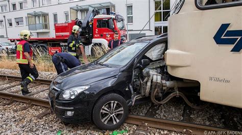 Pkw Krachte In Traiskirchen Gegen Badner Bahn Sn At