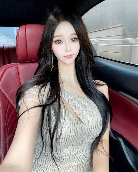 Dân mạng tò mò trước loạt ảnh bị chỉnh sửa quá đà của hot girl mạng Titanic Nơi mọi thứ được