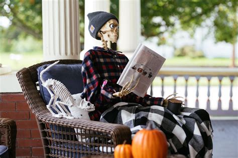 Funny Skeleton Poses For Halloween Decorating | Ideas for Posable and ...