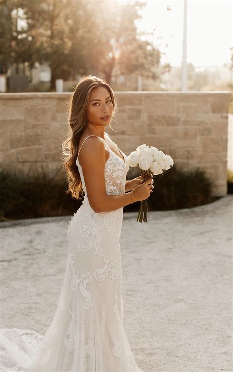 Sexy Lace Fit And Flare Wedding Dress With Plunging Neckline Stella York Wedding Dresses