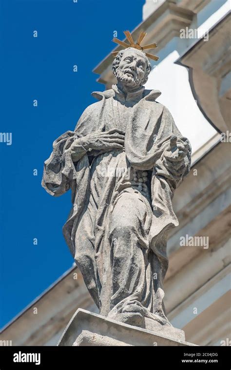 Esculturas Decorativas De La Fachada En La Iglesia Jesuita De San