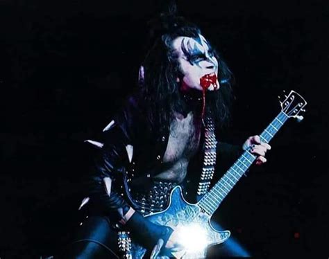 Pin By Michael Crawford On Hottest Band In The World Vintage Kiss Hot Band Gene Simmons