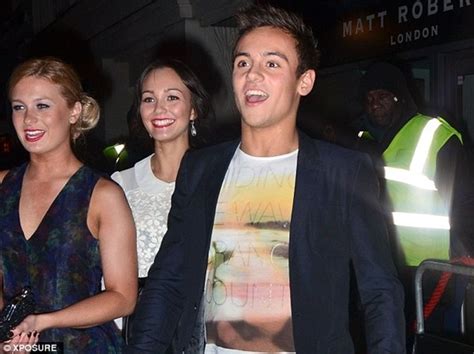 Sốc với giới tính thật của Hot boy làng nhảy cầu nước Anh