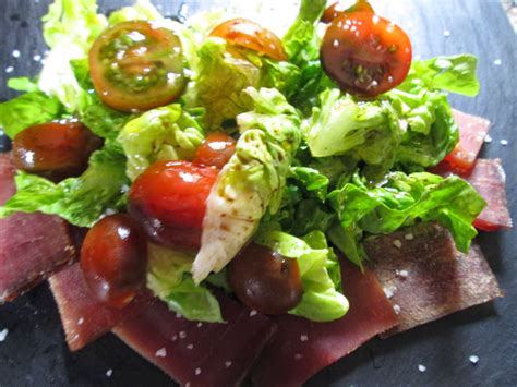 La Cuisine De Paqui Ensalada De Cogollo Tomate Cherry Mojama Y Almendras