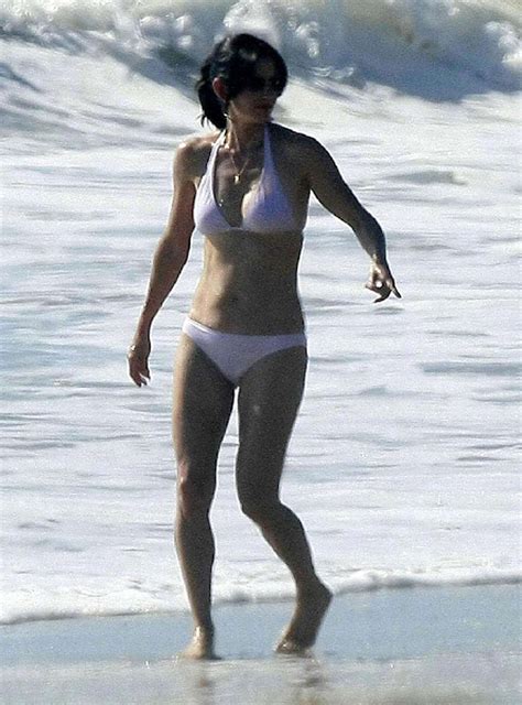 Courteney Cox Showing Hot Ass And Sexy Body In Bikini On Beach Porn Pictures XXX Photos Sex