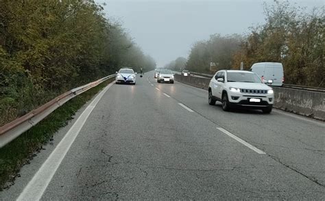 Due Mezzi In Panne Sulla Superstrada Doppio Intervento Della Polizia