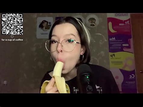 ASMR chupando un plátano grande y gordo XVIDEOS