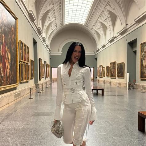 Nude Modeling What S It Like To Model Naked For Art Classes Marie