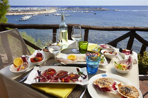 Restaurant at the seaside in Cala Gonone - Cala Luna Restaurant
