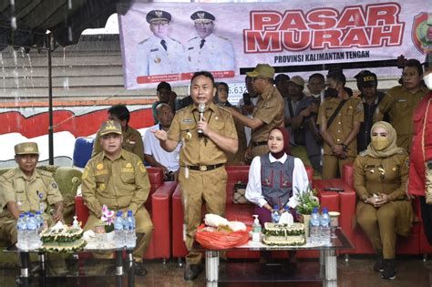 Gubernur Didampingi Ketua Tp Pkk Prov Kalteng Buka Pasar Murah Dan