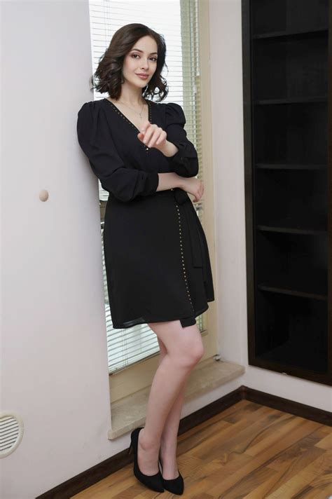 Liia 32 Yo Brown Eyes Brunette Hair ID2277698