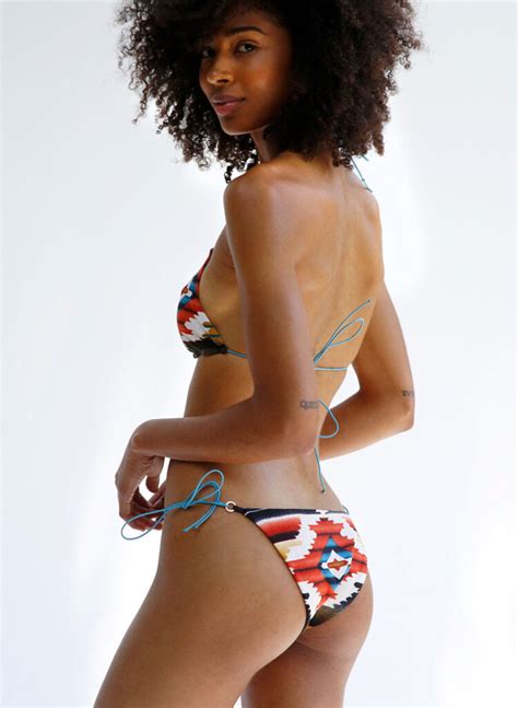 Hot Sexy Eve Moon Bikini Pics