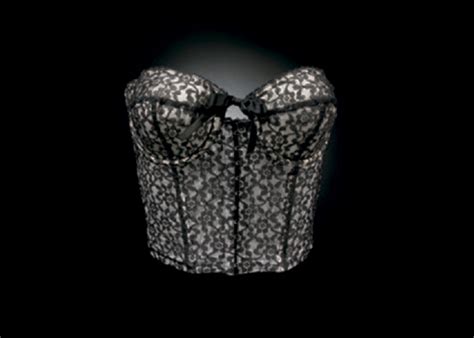 Exposição em Londres aborda a história lingerie Harper s Bazaar Moda beleza e estilo de