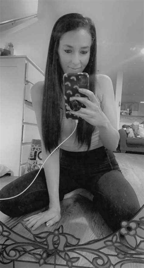 Nudes Girlswithiphones Nude Pics Org