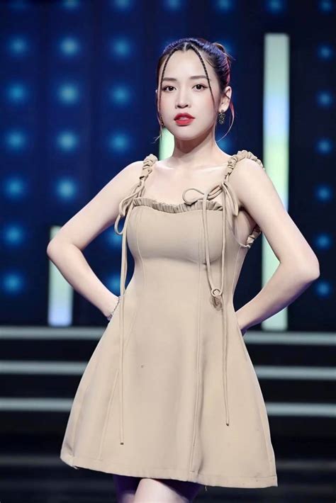 Ảnh Puka Sexy cùng Bikini Khoe Vòng Một Đẹp Táo Bạo GenZ Relax