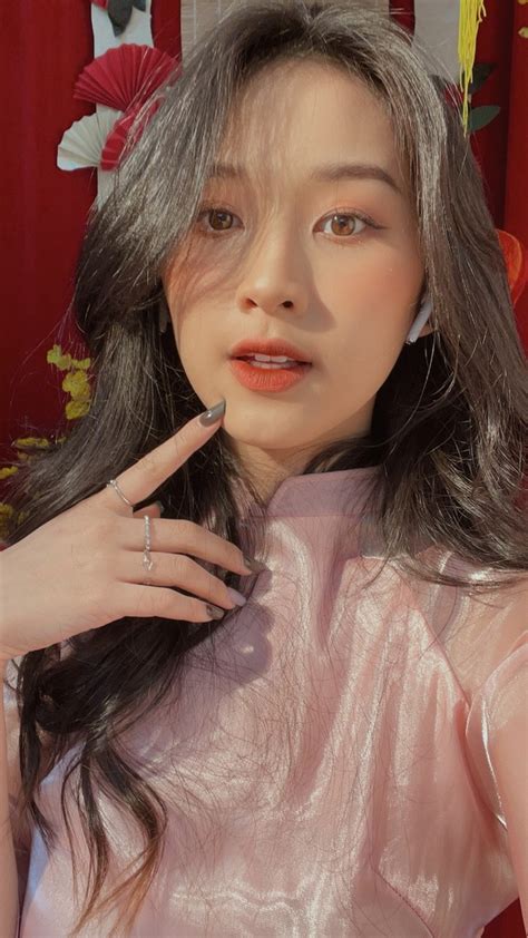 Điểm danh gương mặt hot girl xinh đẹp nổi bật trong tháng Báo Dân trí