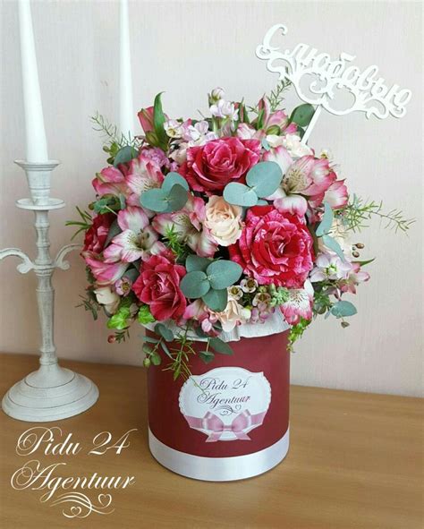 Букет в шляпной коробке на заказ с доставкой по Таллинну. Для заказа ...