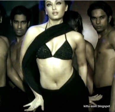 Hot Actress Aishwarya Rai Hot In Saree