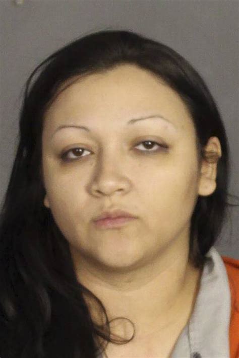 Mulher revela à polícia que tem pistola escondida na vagina após ser presa