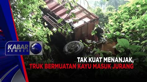 TAK KUAT MENANJAK TRUK BERMUATAN KAYU MASUK JURANG KABAR JEMBER