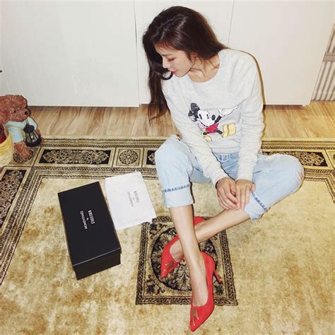 Không phải hot girl 20 tuổi nào đâu bạn đang ngắm nhan sắc của một người đã 42 tuổi rồi đấy