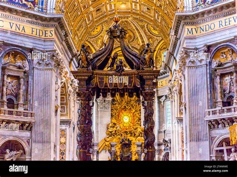 Baldacchino Bernini Looking West