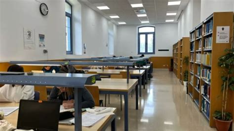 Abre La Sala De Estudio De Fin De Semana En El Campus De Huesca