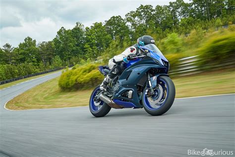 First Ride Review 2022 Yamaha Yzf R7 Bike Urious