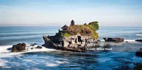 Tanah Lot High-Res Stock Photo - Getty Images