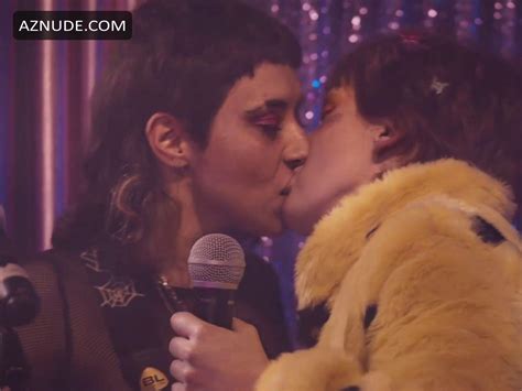 LA AMIGA DE MI AMIGA NUDE SCENES AZNude