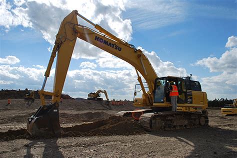 Komatsu hosts construction career fair : Portable Plants