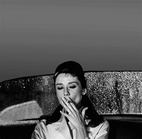 Breakfast At Tiffanys Classic Hollywood Iconic Photos She Is Gorgeous