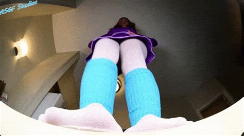 Daphne Megan Jones Tramples And S Your Face For Info MOV Amateur Soles Giantess And