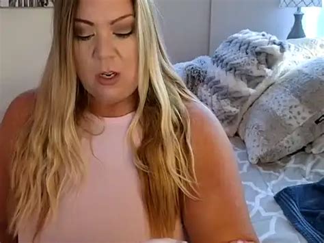 JESS LOVES Nude Strip On Webcam For Live Sex Chat InTheCrack