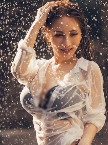 Hot girl mặc áo mỏng tang nghịch nước lộ vòng 1 gợi cảm Báo Tri thức và Cuộc sống TIN TỨC