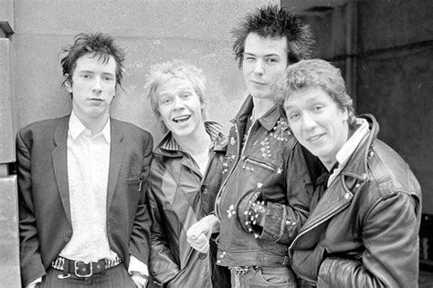 Sex Pistols Derleme Albümü ve Danny Boyle Yönetmenliğindeki Pistol Dizisi Yayın Tarihi