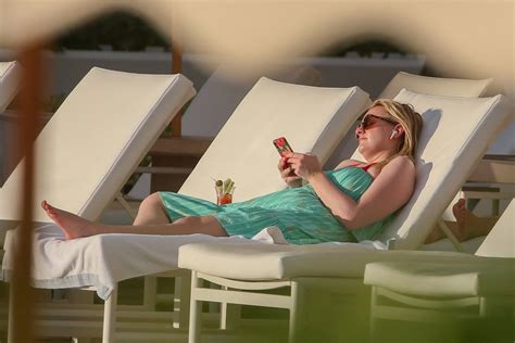 Elisabeth Moss Bikini The Fappening