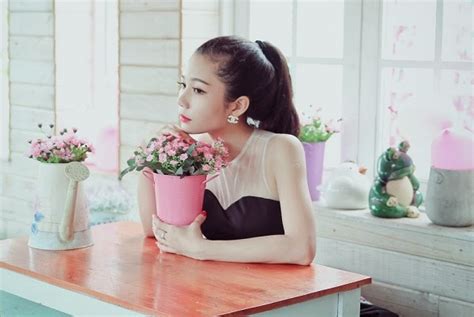 Nhan sắc xinh đẹp của các hot girl 9X kiếm tiền tỷ mỗi năm Tinmoi